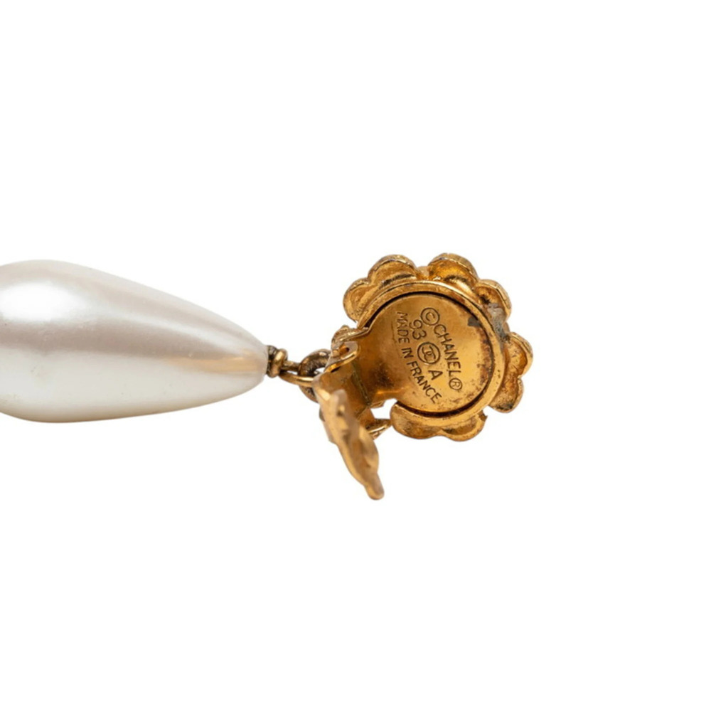 CHANEL Vintage White Pearl Earrings - Picture 3 of 3